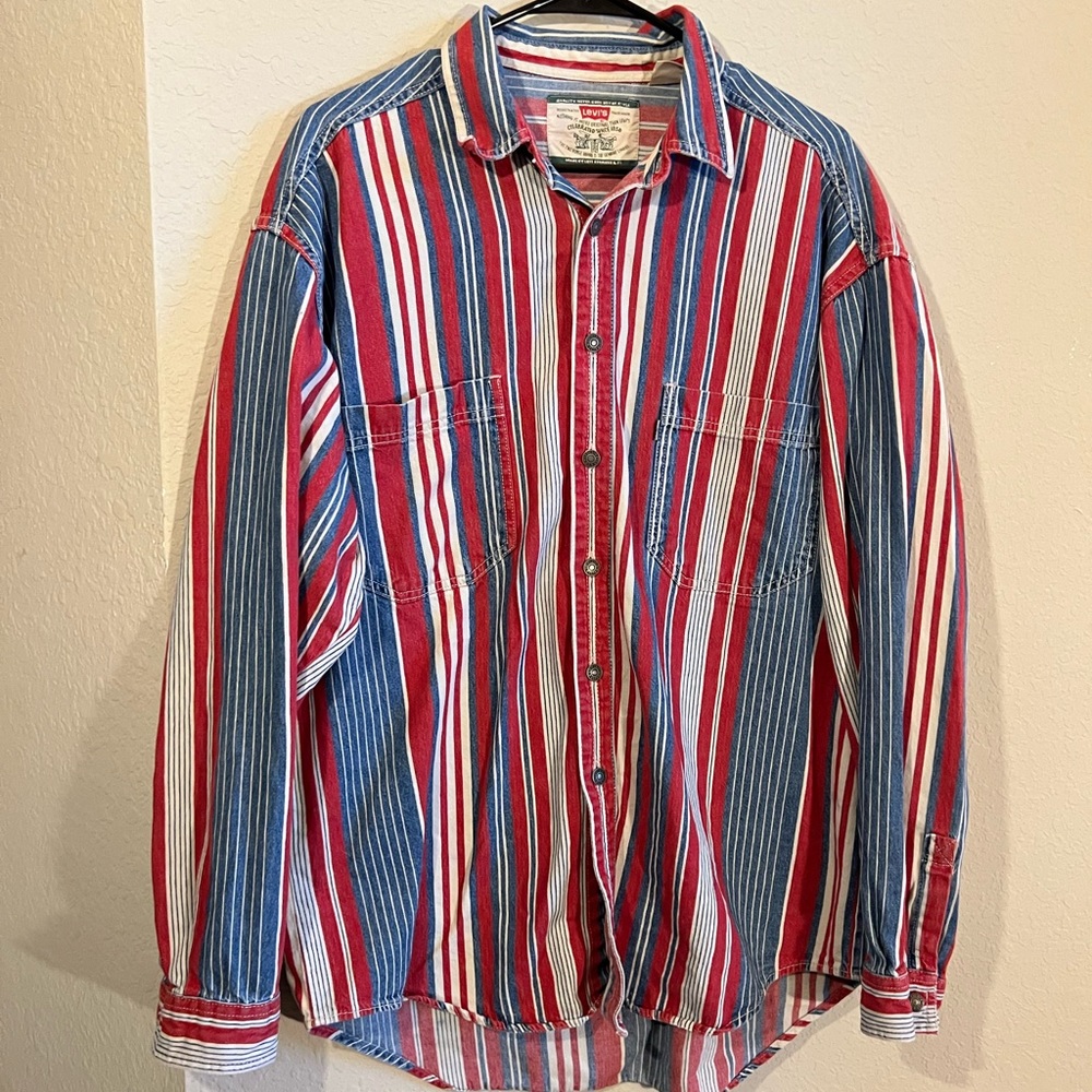 Levi's Vintage Red and Blue Striped Button Down Size Men's Large